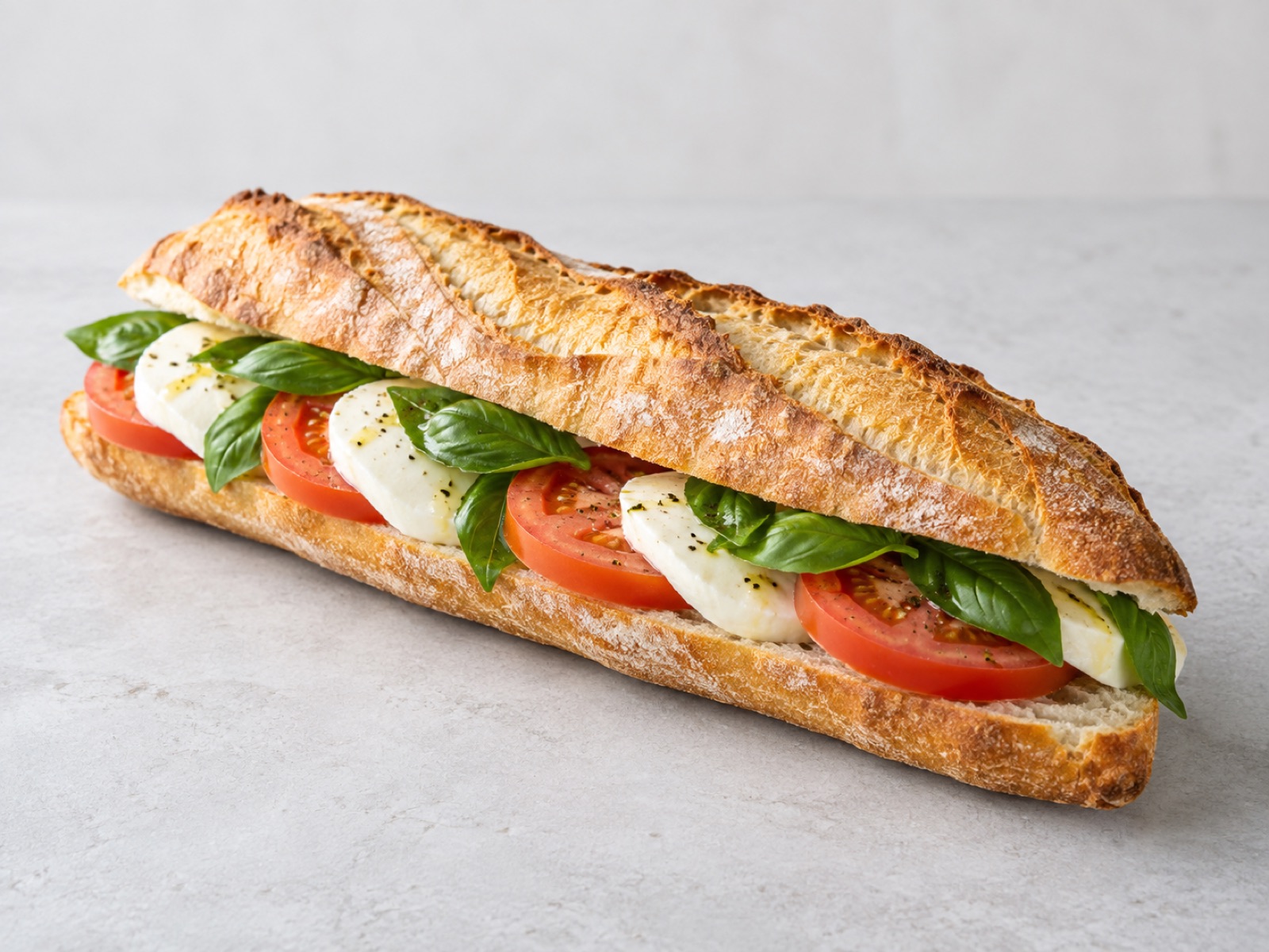Bageta s mozzarellou a rajčaty